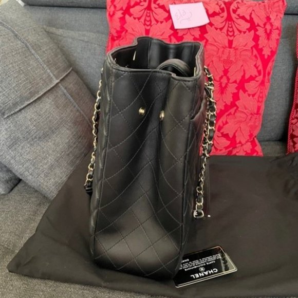 Chanel BNIB Large Tote - Picture 4 of 15